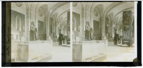 Salle égyptienne du musée du Louvre de Paris (Seine).