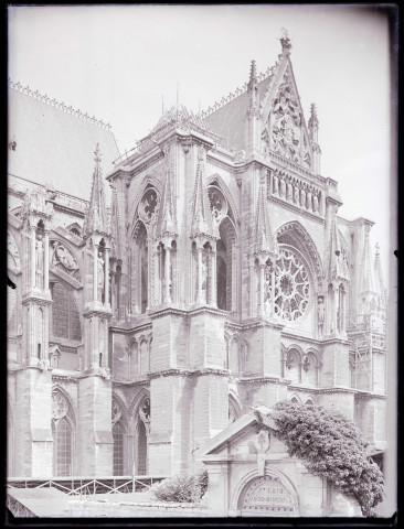Façade latérale nord de la cathédrale de Reims (Marne).