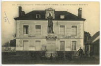 Notre-Dame-du-Vaudreuil. La Mairie et la statue de Raoul Duval.