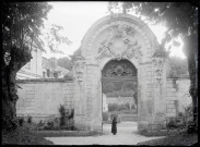 Grand portail de l'abbaye Notre-Dame de Fontenelle de Saint-Wandrille-Rançon (Seine-Maritime).