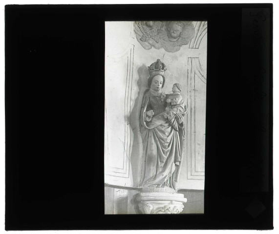 Église de Perriers-sur-Andelle (Eure), statue de Vierge à l'enfant du XVIème siècle.