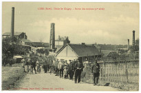 Neuve-Lyre (La). Usine de Chagny ; - Sortie des ouvriers (Ier série).