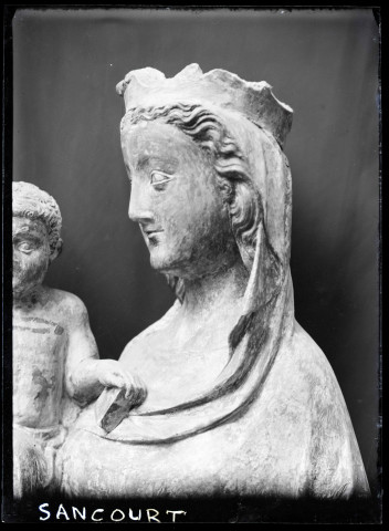 Statue de Vierge à l'enfant du XIVème siècle de l'église de Sancourt (Eure).