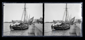 Bateau de pêche « Augustine » amarré au port de Trouville (Calvados).