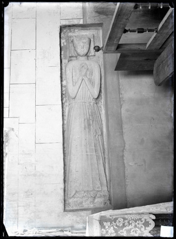Gisant de l'église de Brétigny (Eure).