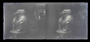 Salle et collections d'un musée égyptien.