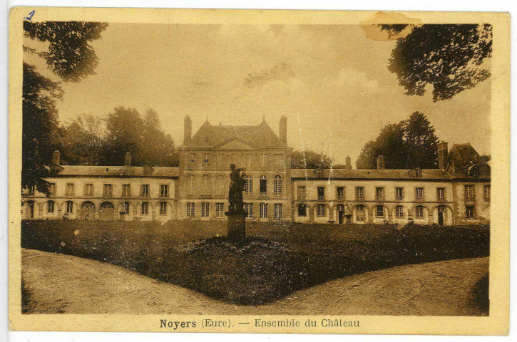 Noyers. Ensemble du Château.