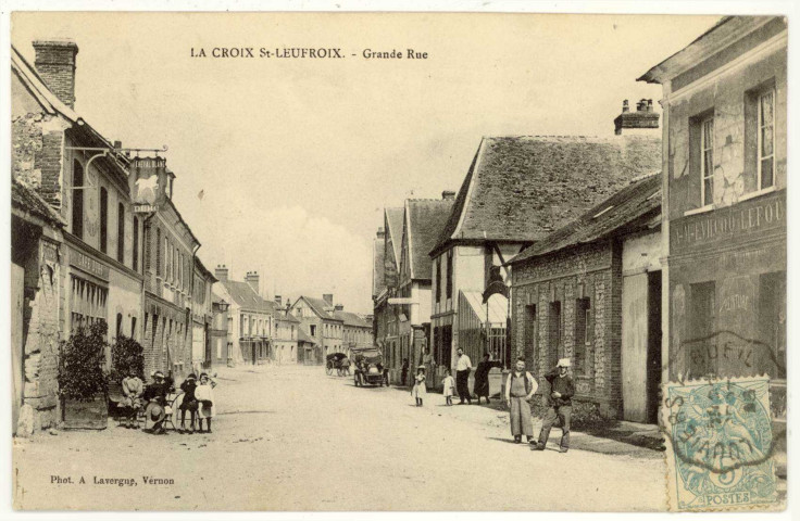 Croix-Saint-Leufroy (La). Grande Rue.