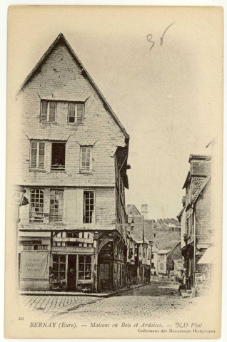 Bernay. Maisons en Bois et Ardoises.
