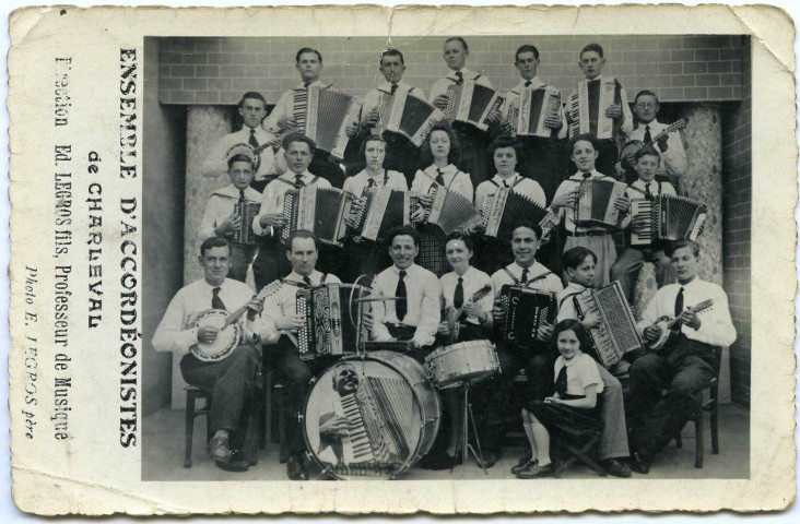 Charleval. Ensemble d'accordéonistes de Charleval. Direction ED. Legros fils, Professeur de Musique.