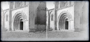 Portail d'église bretonne.