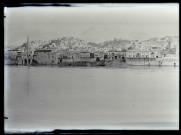 Vue générale de la ville de Biredjik (Turquie) au bord de l'Euphrate (notice PA)