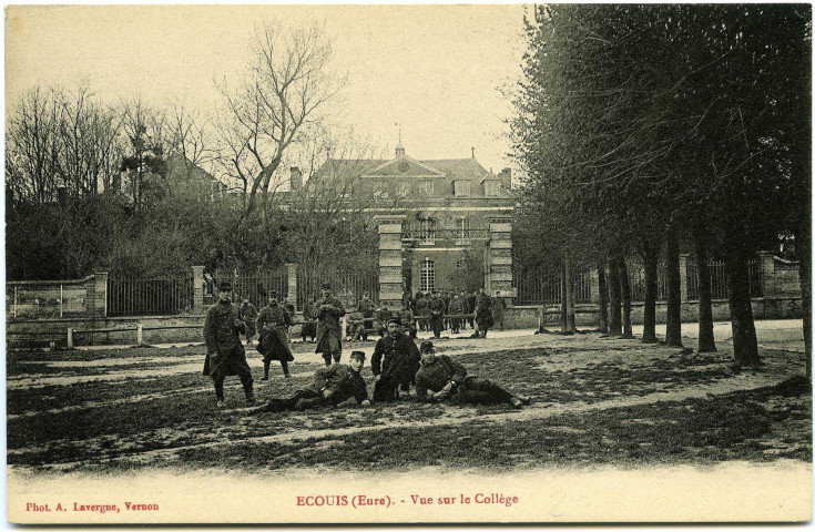 Ecouis. Vue sur le Collège.