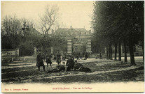 Ecouis. Vue sur le Collège.