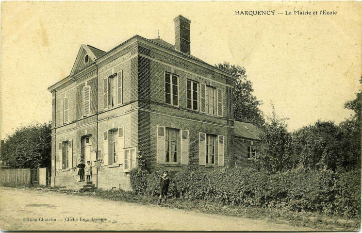 Harquency. La Mairie et l'Ecole.