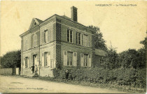 Harquency. La Mairie et l'Ecole.