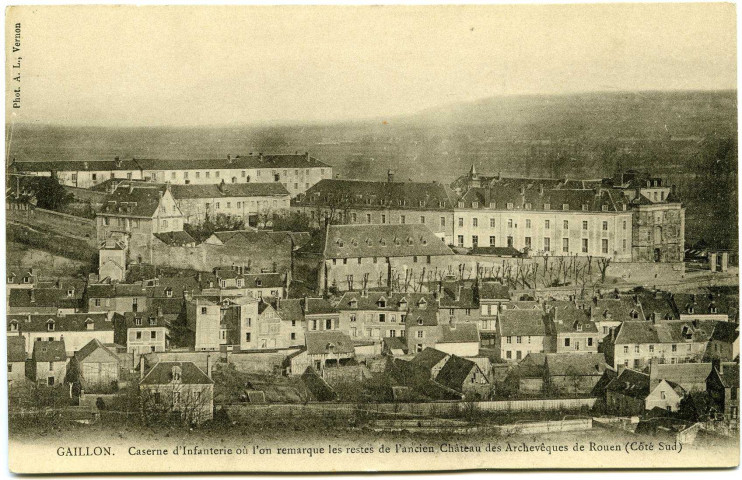 Gaillon. Caserne d'Infanterie où l'on remarque les restes de l'ancien Château des Archevêques de Rouen (Coté Sud).