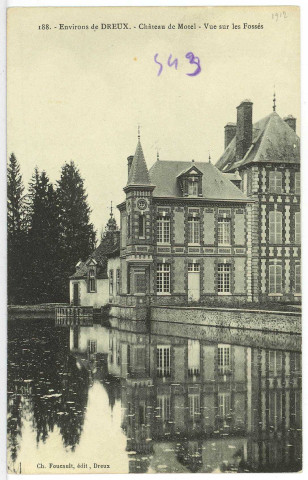 Saint-Georges-sur-Eure. Château de Motel - vue sur les Fossés.