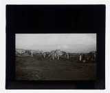 Bédouins dans leur villages avec leurs habitations en terre battue.