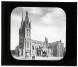 Cathédrale Saint-Paul-Aurélien de Saint-Pol-de-Léon (Finistère), ensemble côté sud et place.
