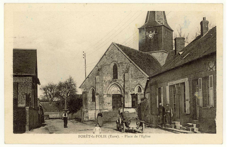 Forêt-la-Folie. Place de l'Eglise.