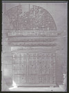 Bahut et détail de ferronnerie de la salle du trésor, au-dessus du croisillon nord de l'église Notre-Dame de Noyon (Oise).