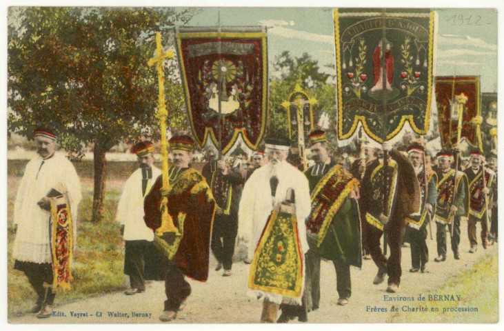 Bernay. Frères de Charité en procession.