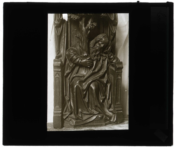 Château de Mme Salet à Courteilles (Eure), statue en bois.
