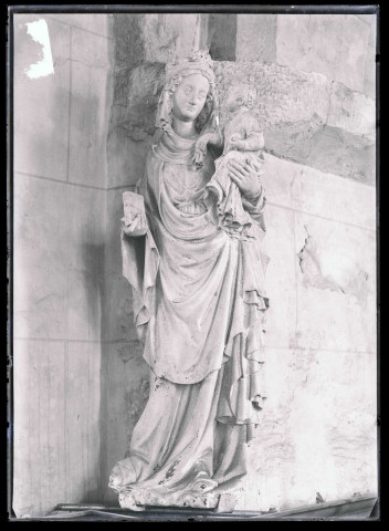 Statue de Vierge à l'enfant de l'église de Mézières-en-Vexin (Eure).