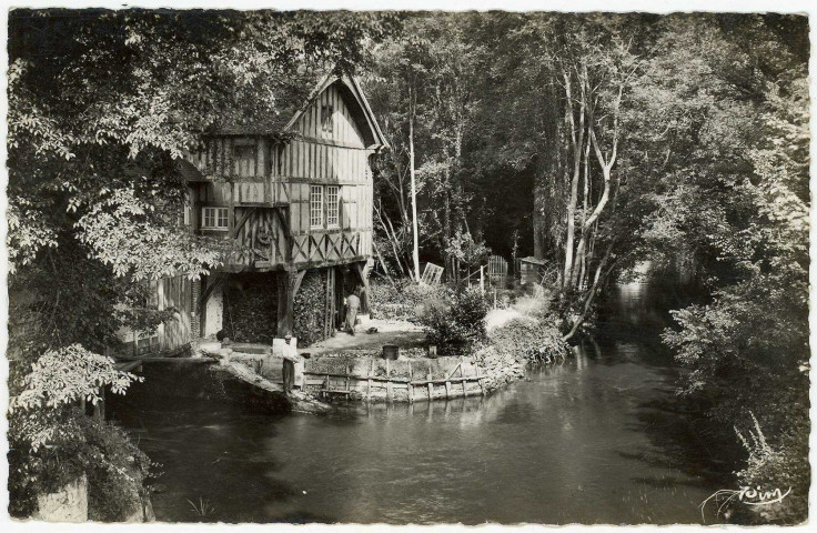 Houlbec. Vieille Maison normande - L'Eure et ses ombrages.