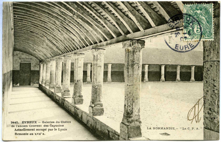 Evreux-Ville. Galeries du Cloître de l'ancien Couvent des Capucins - Actuellement occupé par le Lycée - Remonte au XVIIe s.