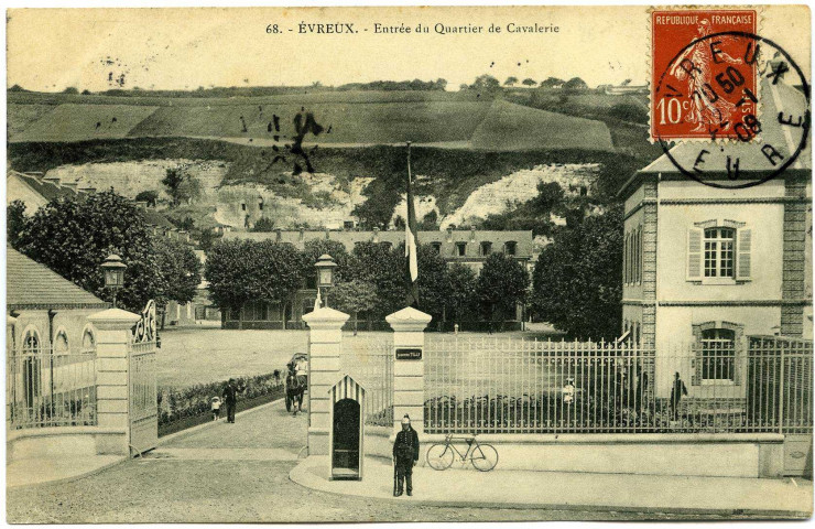 Evreux-Ville. Entrée du Quartier de Cavalerie.
