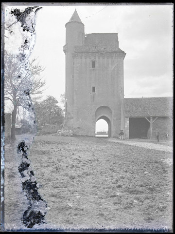 Tour de ferme fortifiée.