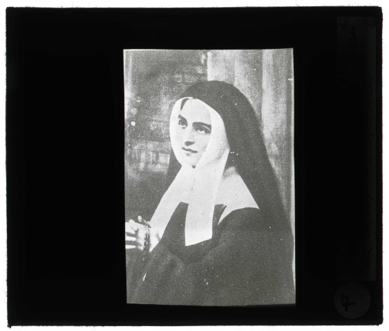 Portrait de Sainte-Bernadette en sœur de charité à Nevers (Nièvre).