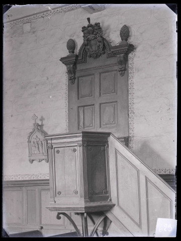 Église de Berthouville (Eure), chaire.