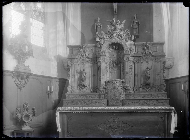 Maître-autel de l'église d'Infreville (Eure).