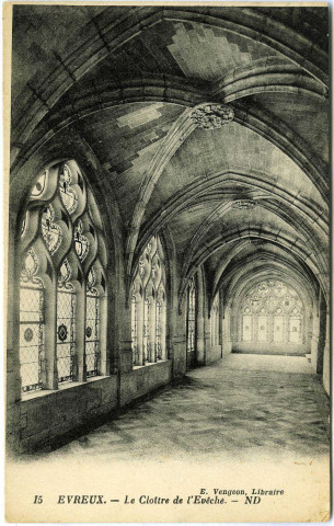 Evreux-Ville. Le Cloître de L'Évêché.