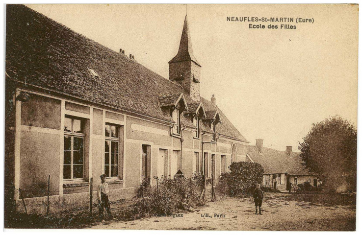 Neaufles-Saint-Martin. La Place Saint-Pierre.