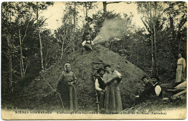 Basse-Normandie. Scènes Normandes. - L'allumage d'un fourneau à charbon dans la forêt de St-Sever (Calvados).