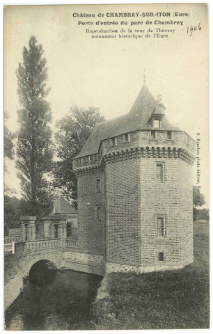 Gouville. Château de Chambray-sur-Iton (Eure) - Porte d'entrée du parc de Chambray. Reproduction de la Tour de Thévray monument historique de l'Eure.