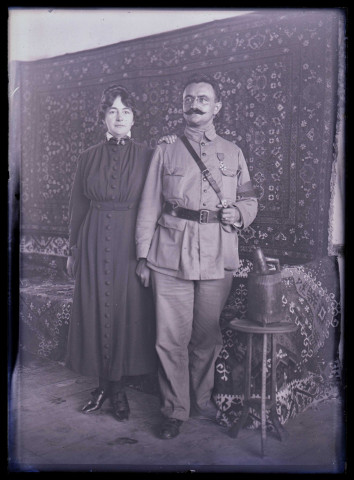 Capitaine Taillardat, gouverneur de Kozan (Sis) (Turquie), et sa femme (notice PA).