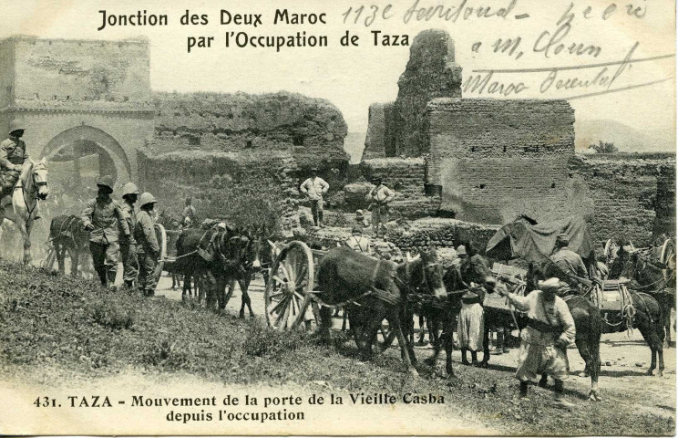 TAZA - Mouvement de la porte de la Vieille Casba depuis l'occupation