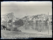 Bac sur les rives de l'Euphrate à Biredjik (Turquie) (notice PA).