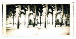 Intérieur de la mosquée de Cordoue (Espagne).