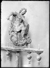 Statue de Saint-Georges terrassant le dragon de l'église d'Amfreville-sous-les-Monts (Eure).