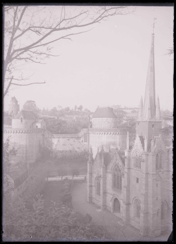 Église Saint-Sulpice et château de Fougères (Ille-et-Vilaine).
