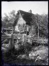Chaumière dans la campagne de Rosay-sur-Lieure (Eure).