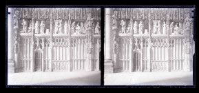 Intérieur d'un édifice religieux catholique.