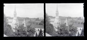 Flèches de la basilique de Lourdes (Hautes-Pyrénées).
