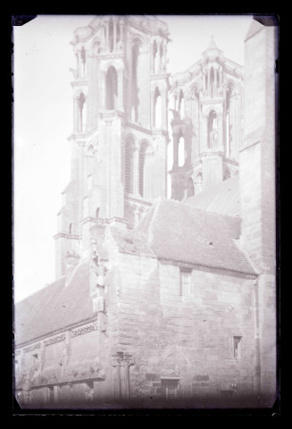 Tours de la cathédrale de Laon (Aisne).